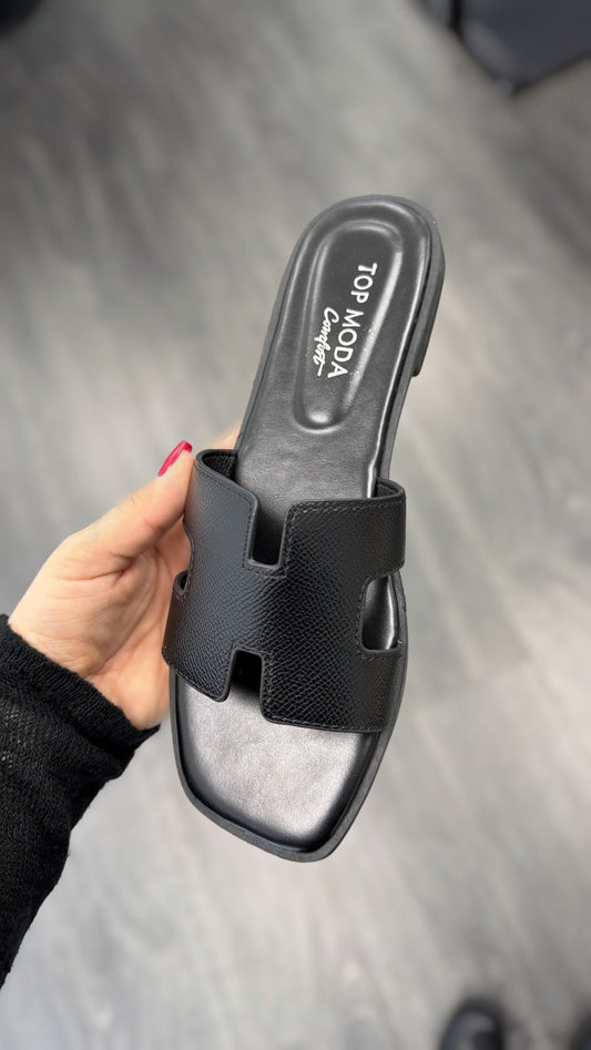 Vesta “It Girl” Slide “Black”